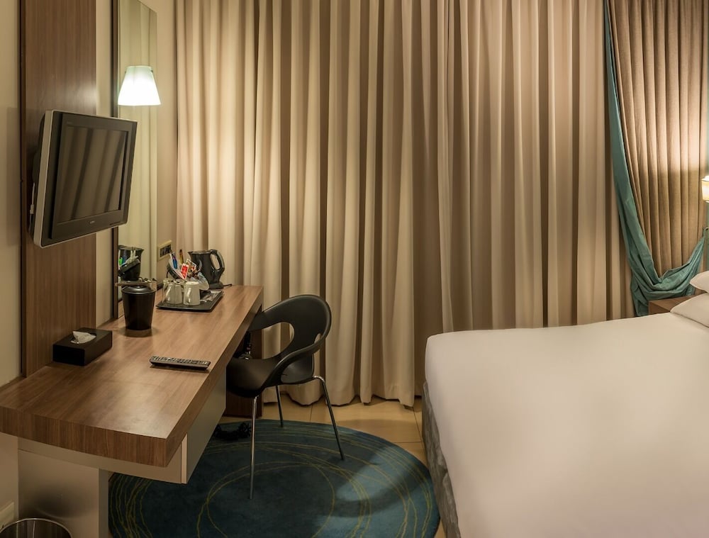 Family Room (Superior) - Photo 12