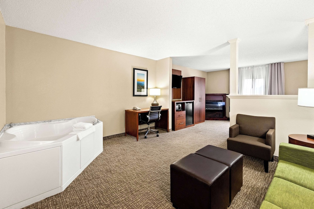Suite, 1 King Bed with Sofa bed, Non Smoking - Photo 6
