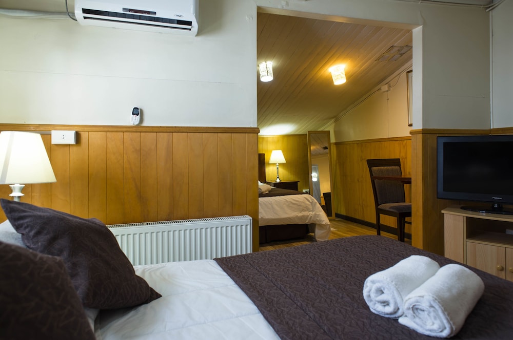 Standard Triple Room, 1 Bedroom, Private Bathroom photo 2