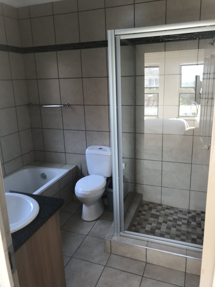 Classic Apartment, 2 Bedrooms, Non Smoking, Garden View photo 3
