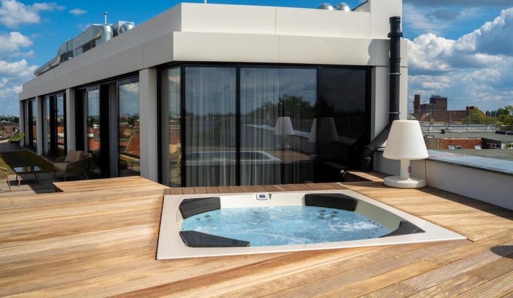 Luxury Suite, 2 Bedrooms, Jetted Tub, City View photo 3