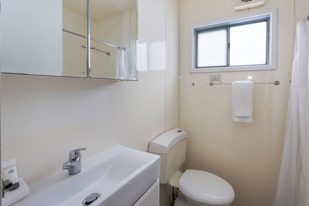 Basic Cabin - Sleeps 3 - Dog Friendly photo 2