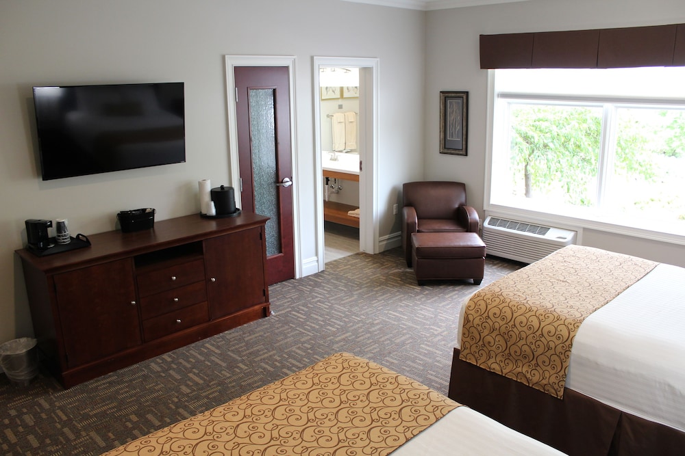 Standard Double Room, 2 Queen Beds photo 2