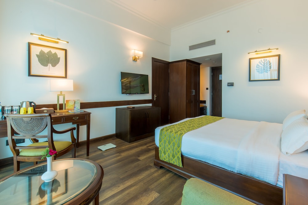 Club Room, 1 King Bed - Photo 1