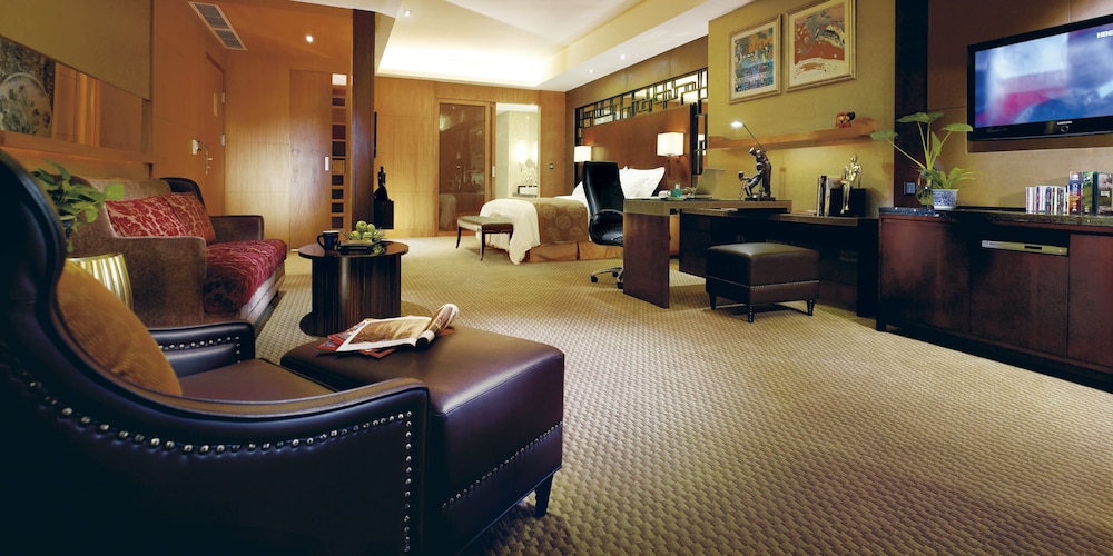 Executive Suite - Photo 1