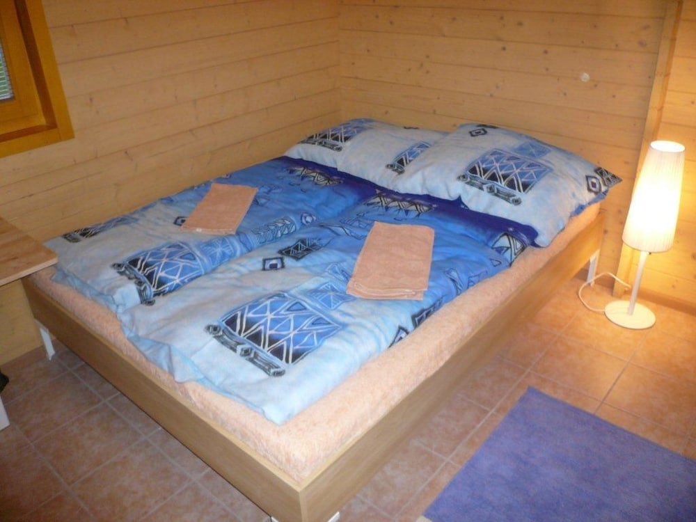 Comfort Chalet, 3 Bedrooms, Patio, Poolside (1)
