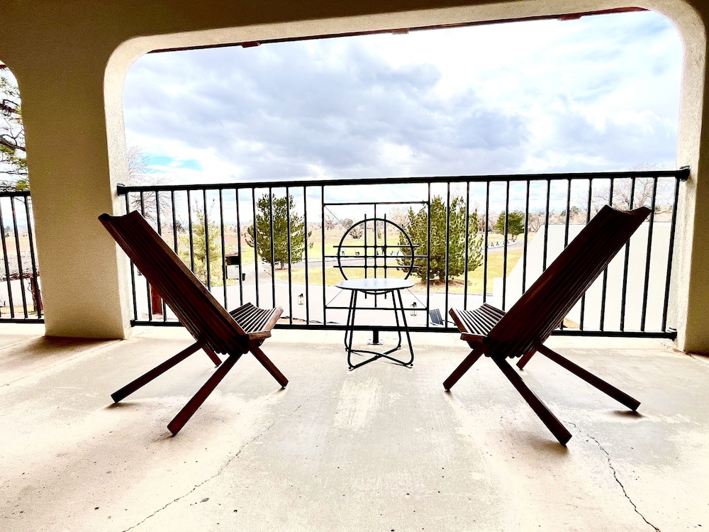 Elite Room, 1 King Bed, Golf View, Courtyard Area photo 2