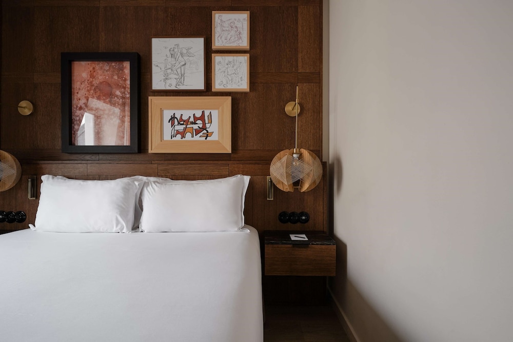 Signature double room thumbnail 6
