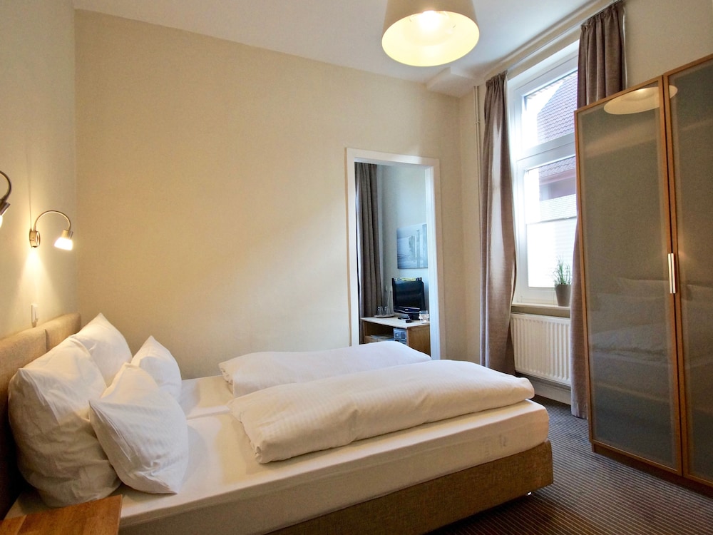 Standard Double Room, Private Bathroom photo 3