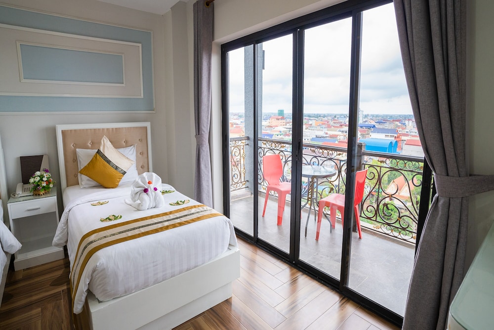 Superior Twin Room with Balcony - Photo 20