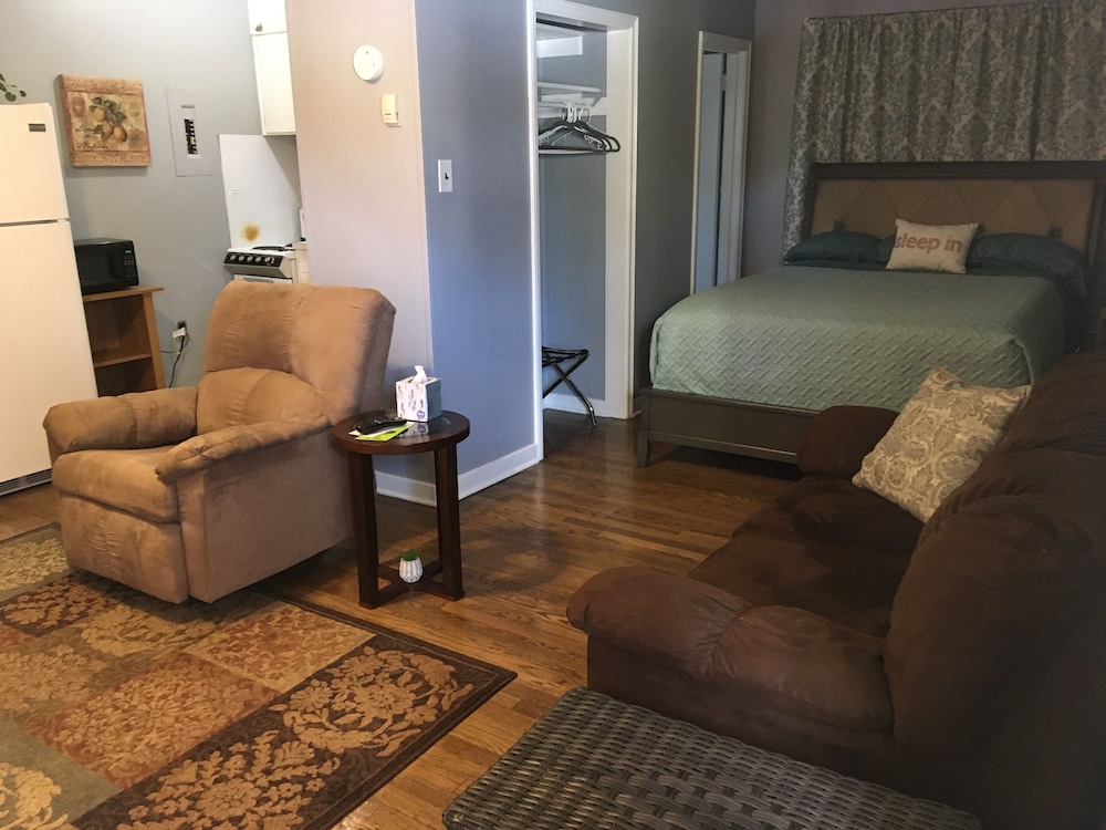 Room, 1 Queen Bed, Full Kitchen photo 2