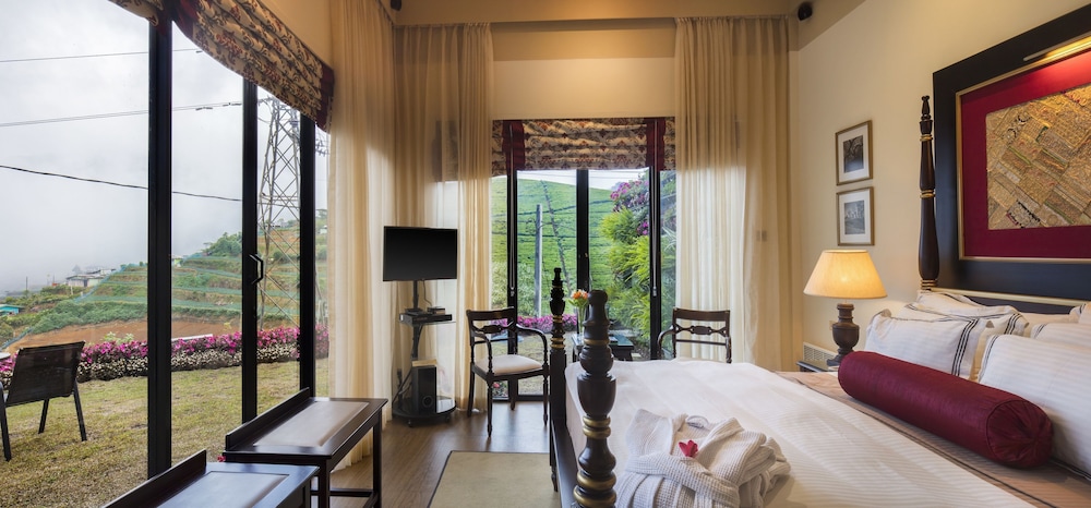 Deluxe Room, 1 King Bed, Mountain View, Garden Area