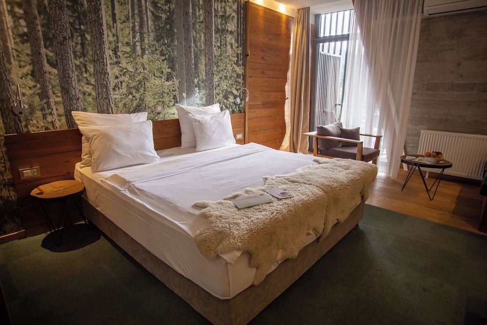 Standard Room, 1 Queen Bed, Non Smoking, Balcony photo 1