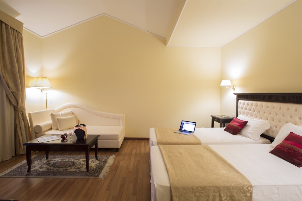 Deluxe Room, Hill View photo 3