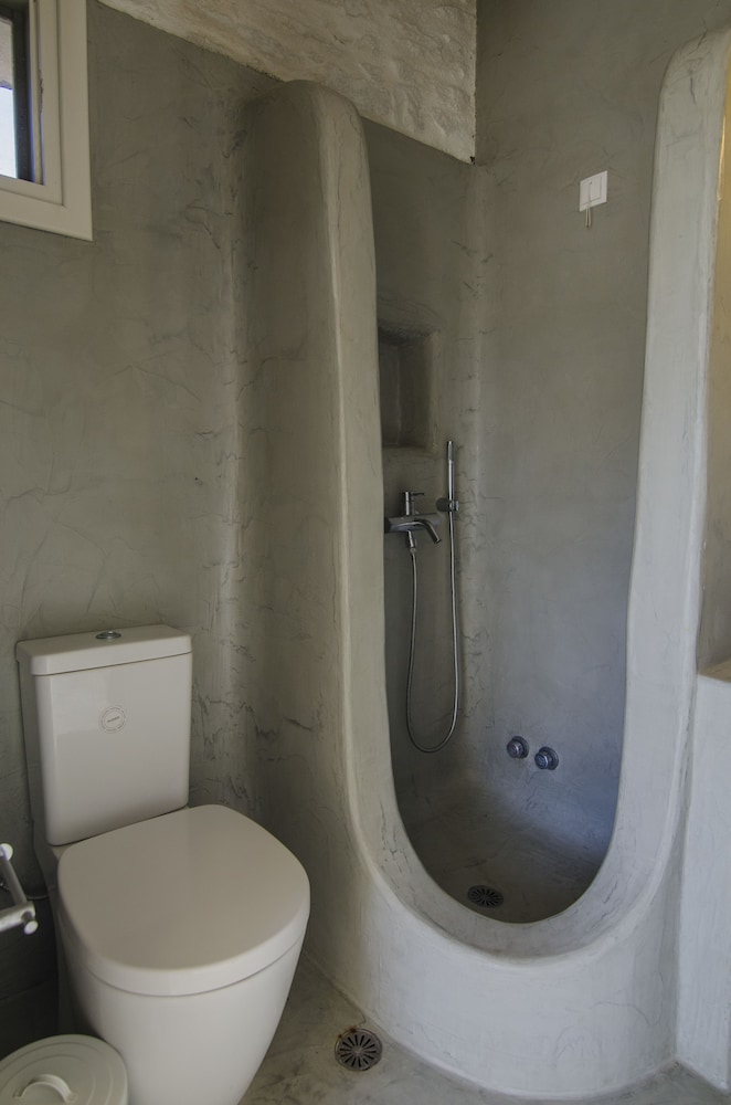 Traditional Double Room (Economy) - Photo 12