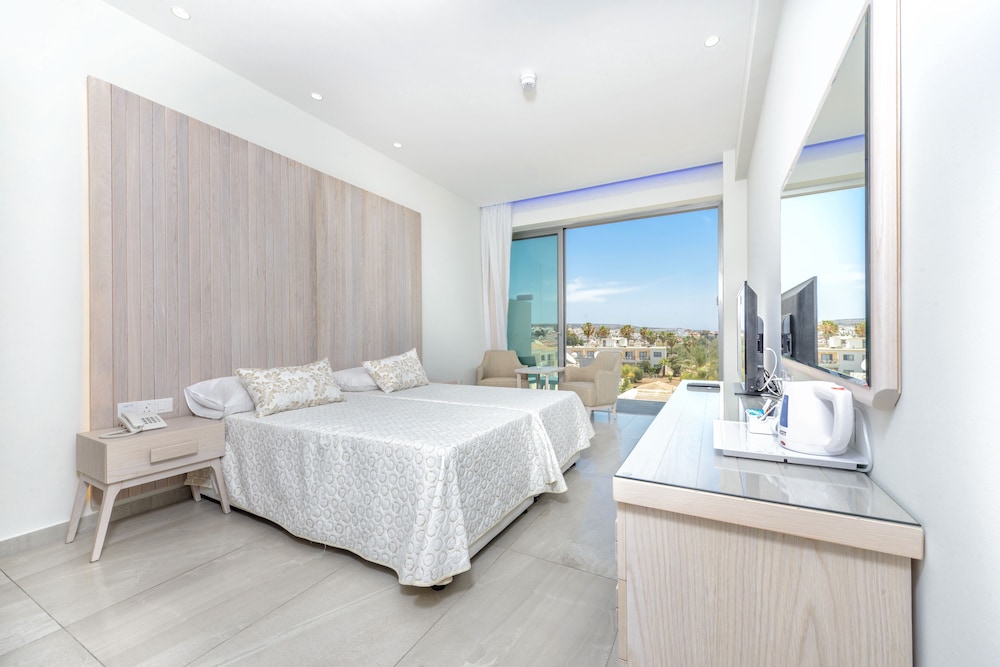 Deluxe Double or Twin inland view