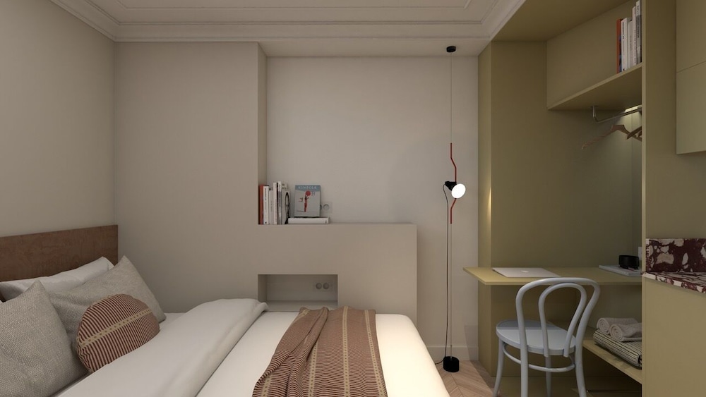 Deluxe Suite Semi-Basement