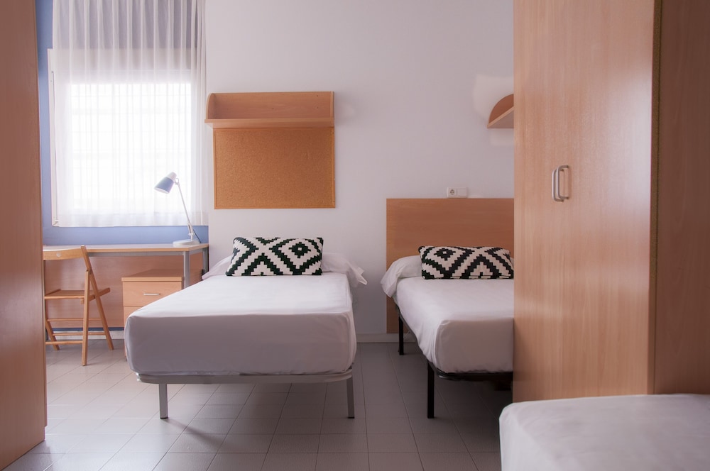Classic Studio, 3 Twin Beds