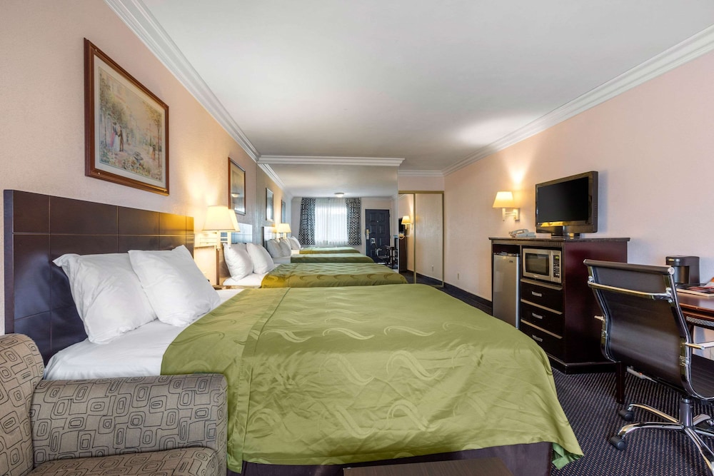 Room, 2 Double Beds - Photo 2