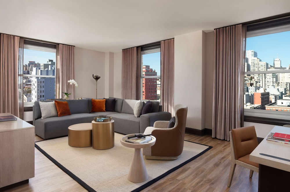 Suite, 1 Bedroom - Photo 3