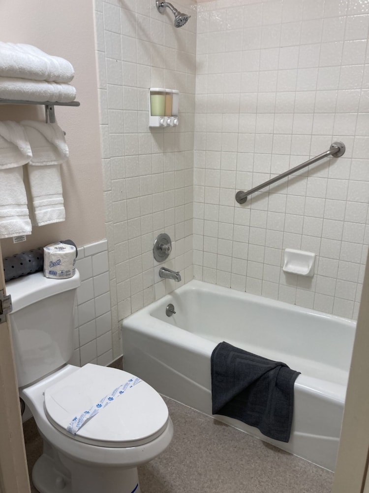 Standard Room, 2 Queen Beds, Non Smoking - Photo 14