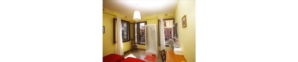 Double Room, Shared Bathroom (sink and shower in room) photo 3