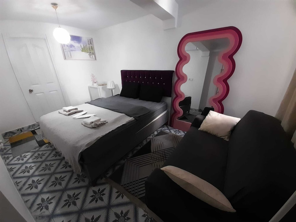 Economy Double Room, 1 Queen Bed photo 3