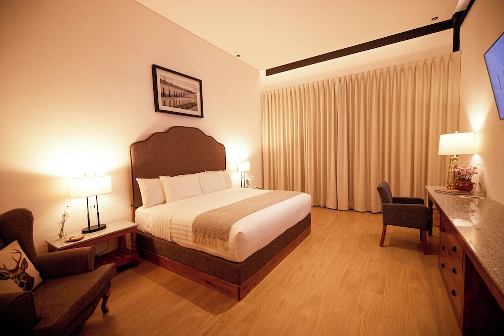 Deluxe Room, Courtyard View photo 1