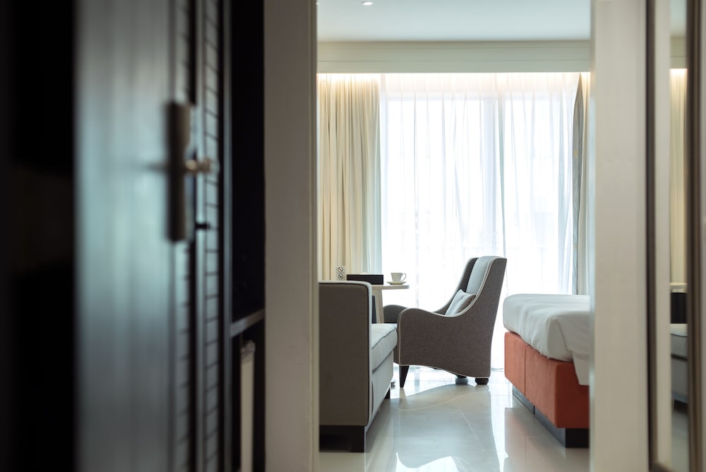 Deluxe Room, Pool Access - Photo 12