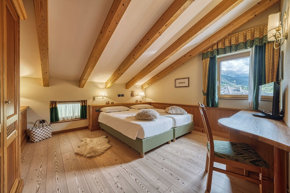 Luxury Suite, 2 Bedrooms, Sauna - Photo 3