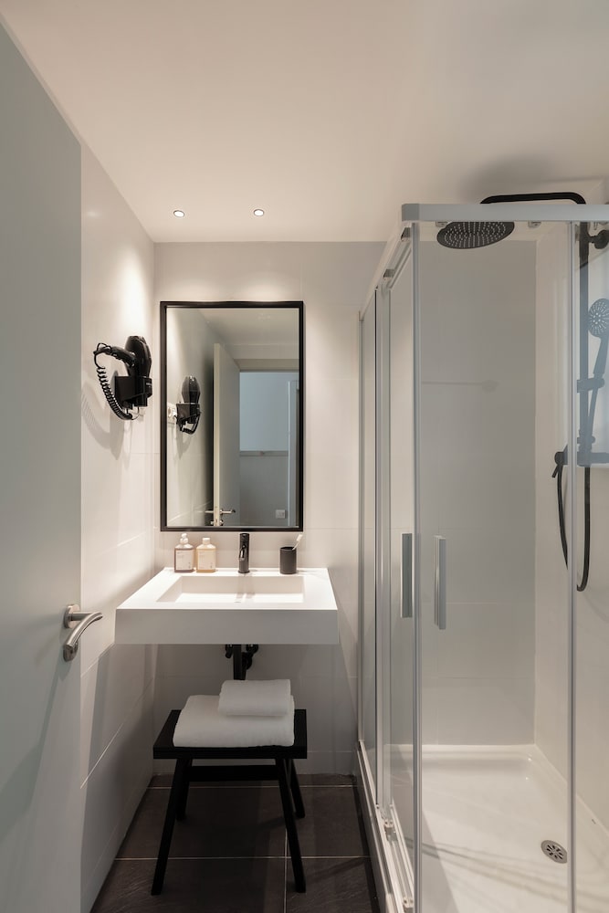 City Room photo 2