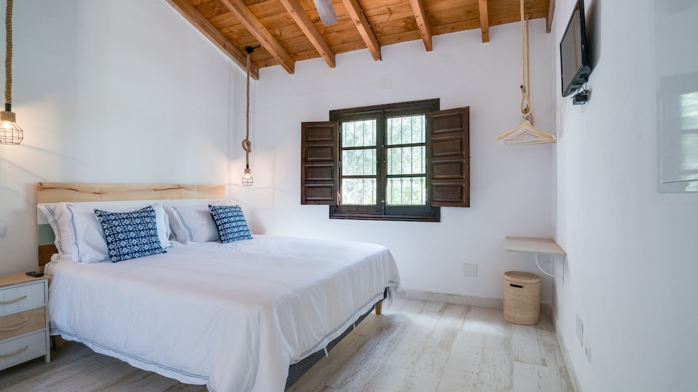Luxury Double Room, 1 King Bed, Garden View, Garden Area photo 2