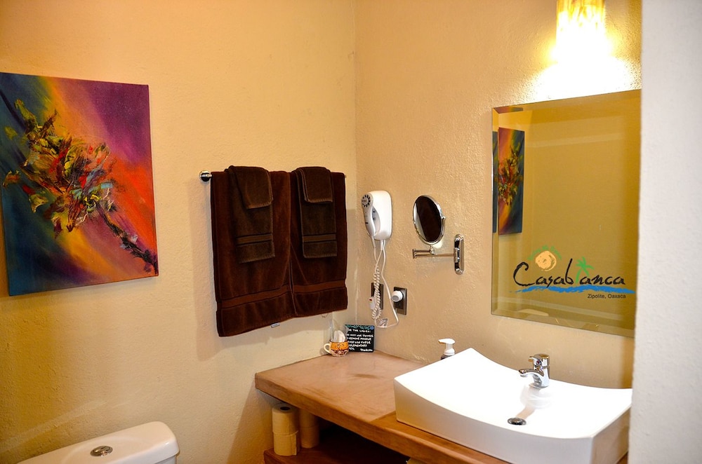 Comfort Suite, 1 King Bed, Ocean View, Oceanfront R1 photo 2