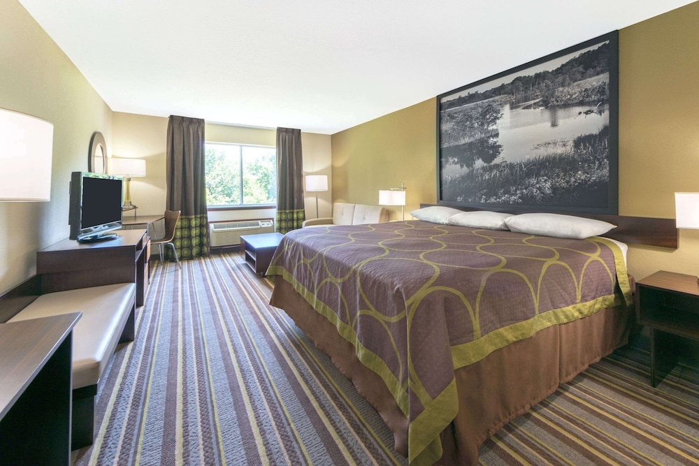 Room, 1 King Bed, Smoking - Photo 1