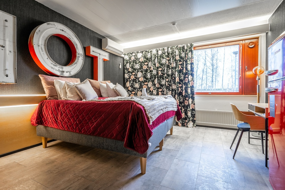 Suite - Photo 3