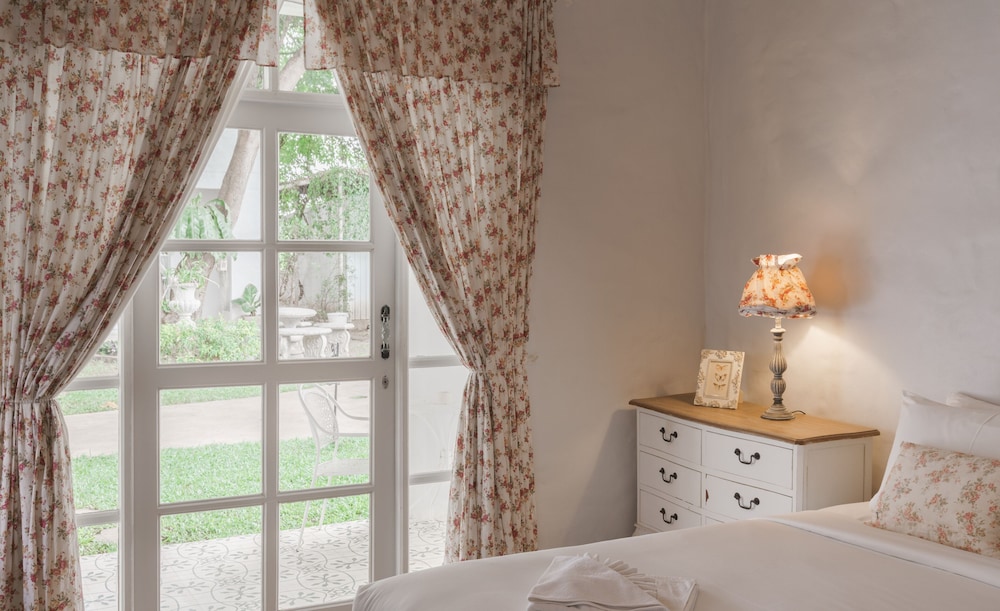 Suite Garden View (King Bed) photo 2