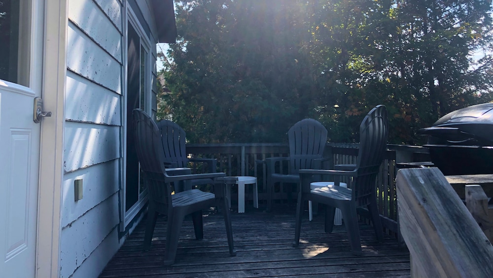 Cottage 5 Waterfront with Wi Fi with TV photo 3