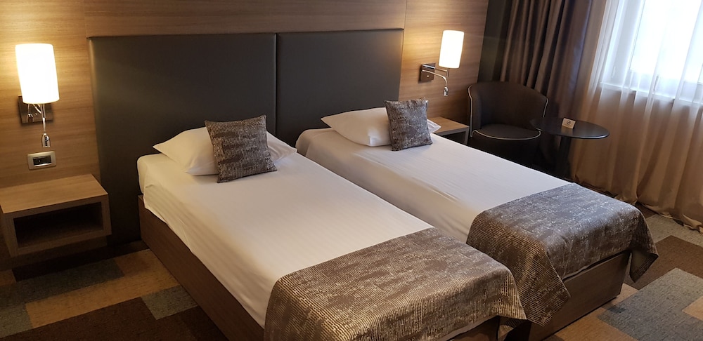 Deluxe Twin Room, 2 Twin Beds, Accessible, Connecting Rooms photo 1