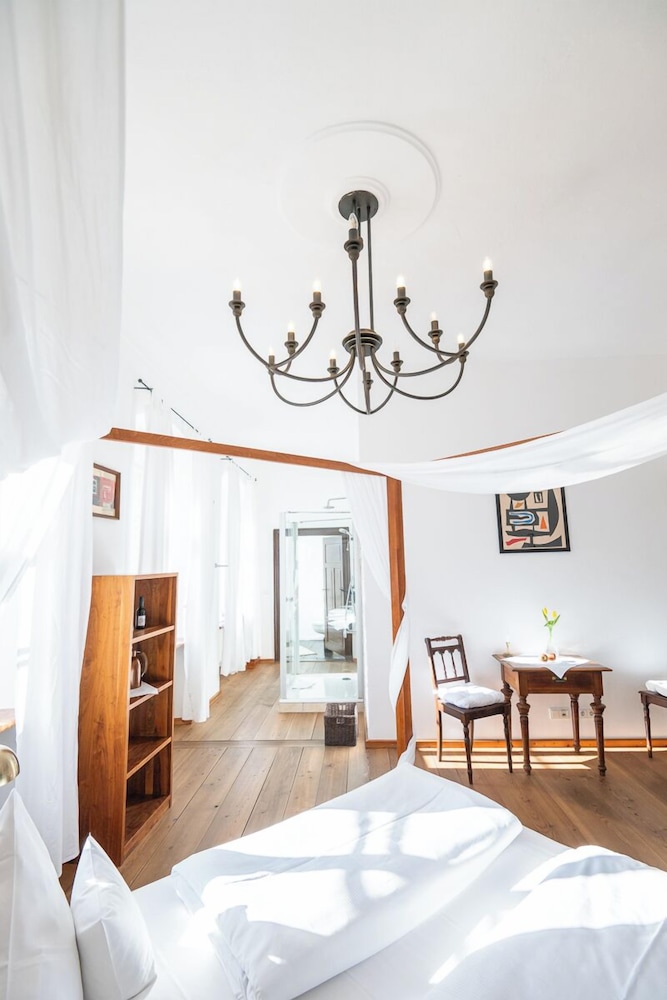 Deluxe Double Room, Courtyard View photo 3