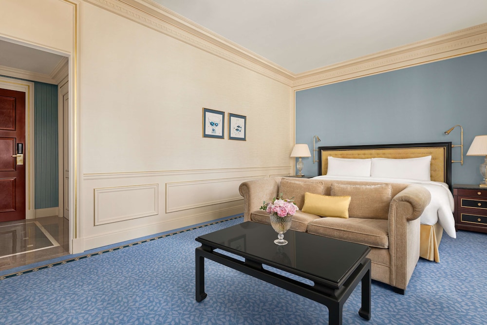 Superior King Room with One King Bed (Non Smoking)