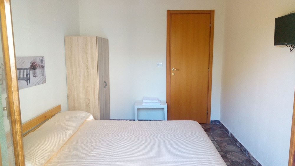 Double Room, Shared Bathroom photo 3