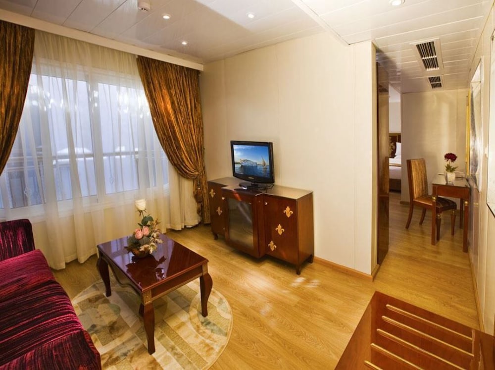 Deluxe Studio Suite, River View photo 1