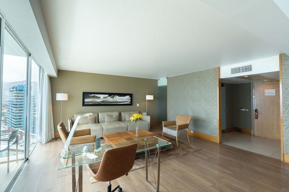 Premium Suite, 1 King Bed, Sea View (Single) - Photo 14