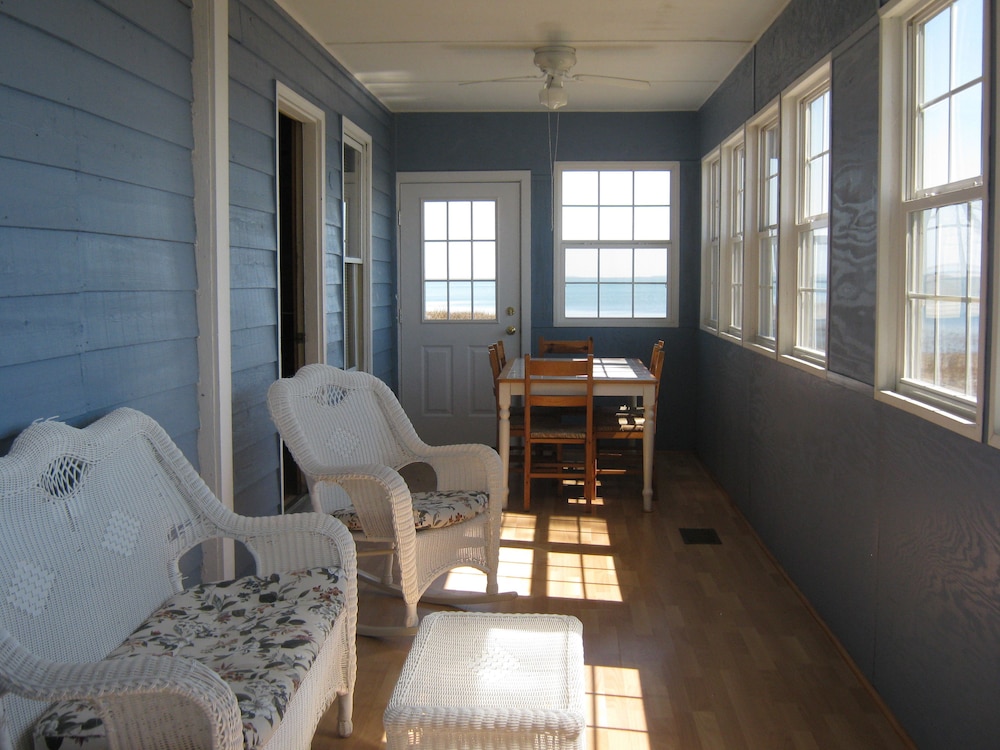 Deluxe Cabin, 1 Bedroom (No Pets, Linens not Available) photo 3