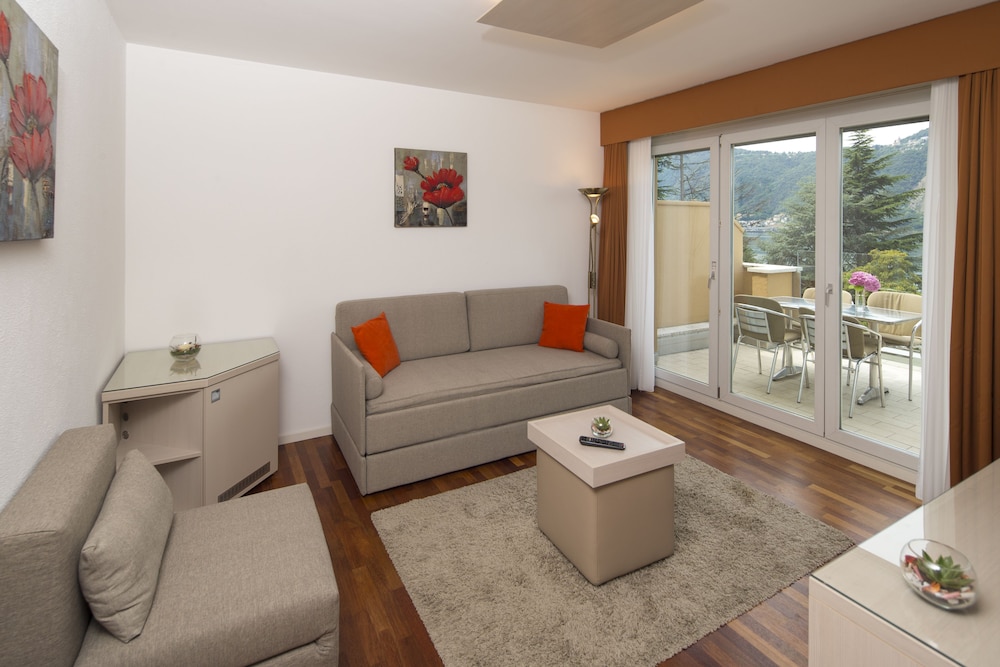 Overview Suite, Balcony, Lake View photo 3