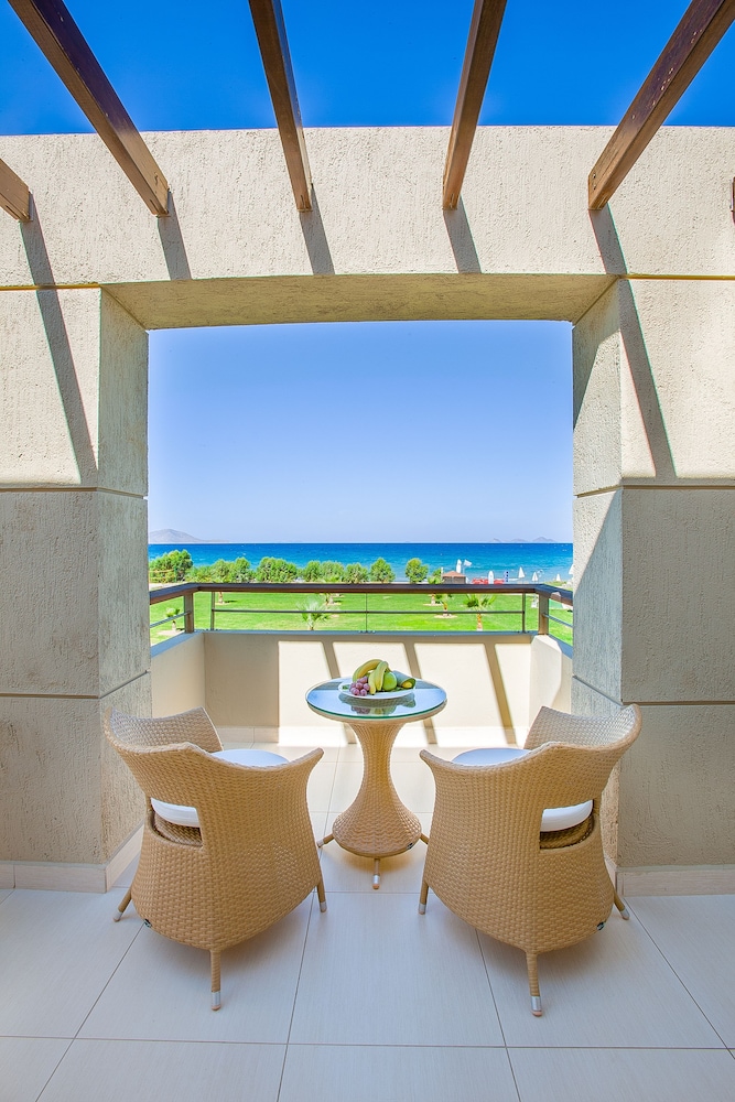 Double Room with Sea View - Photo 2