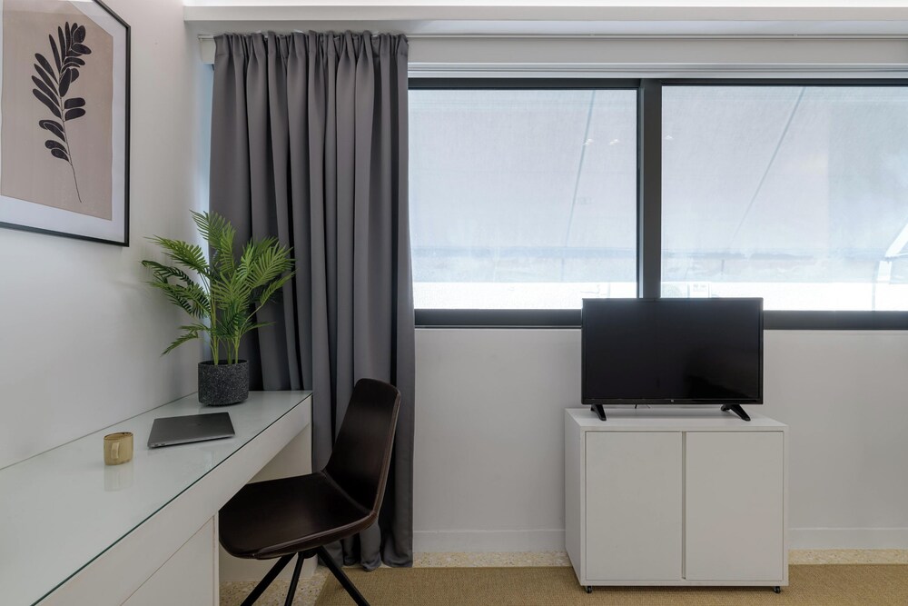 Momo Suites, Acropolis by Aura Homes B photo 2