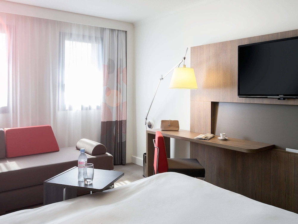 Superior Room, 1 Queen Bed With Sofa Bed - Photo 4