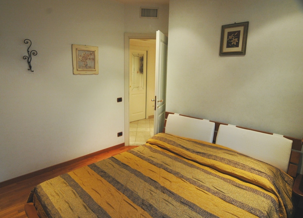 Apartment, 2 Bedrooms, Smoking, Balcony