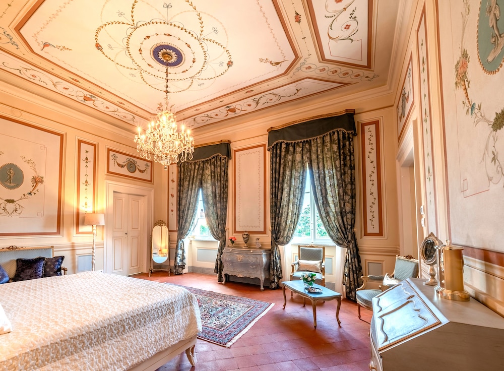 Royal Suite, 1 King Bed, Pool View